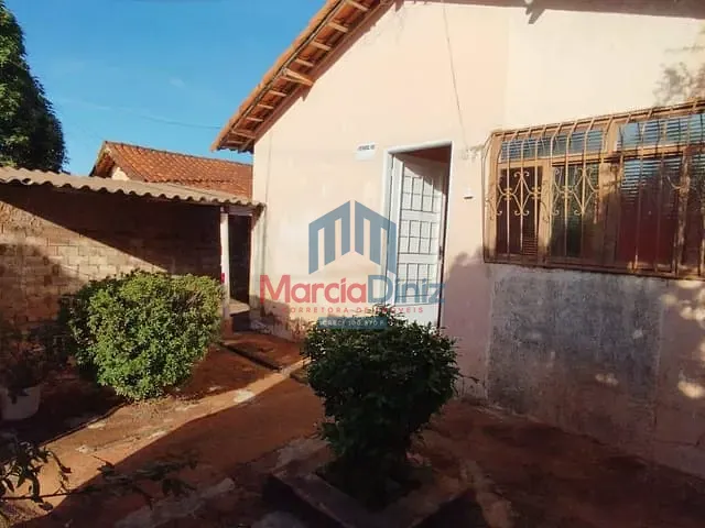 Casa com 200m² 3 quartos e 1 banheiro, à venda, no bairro Conj. João Athaide De Souza em Ituverava