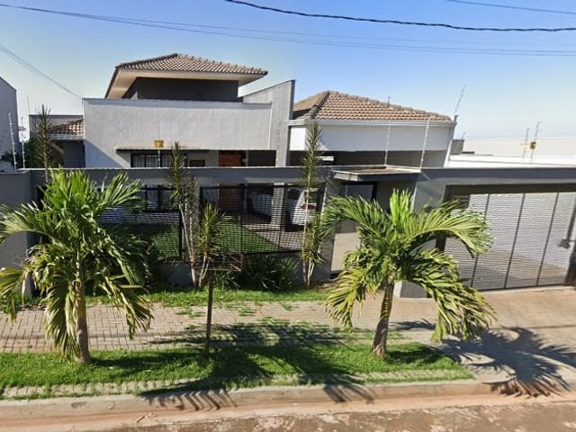 Casa com 300m² 3 quartos e 3 banheiros, à venda, no bairro Centro em Cambé