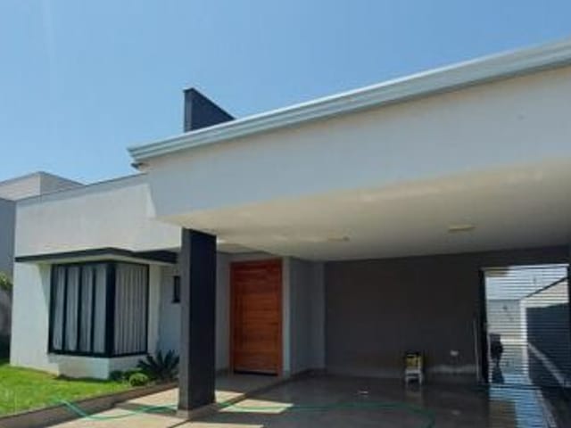 Casa com 300m² 3 quartos e 3 banheiros, à venda, no bairro Centro em Cambé