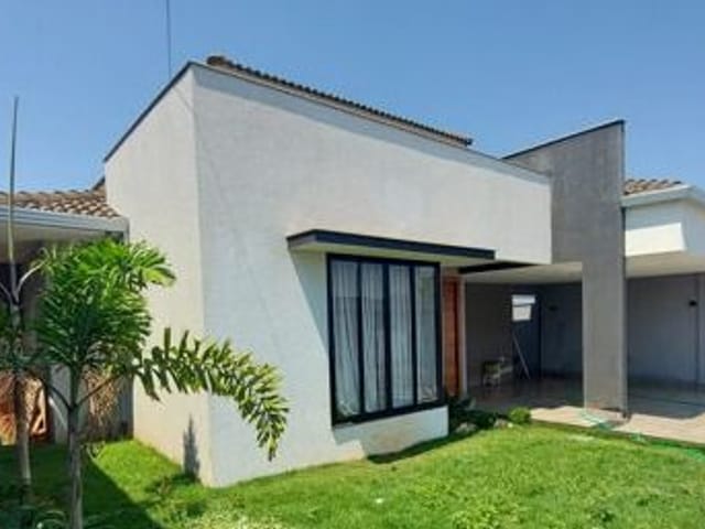 Casa com 300m² 3 quartos e 3 banheiros, à venda, no bairro Centro em Cambé