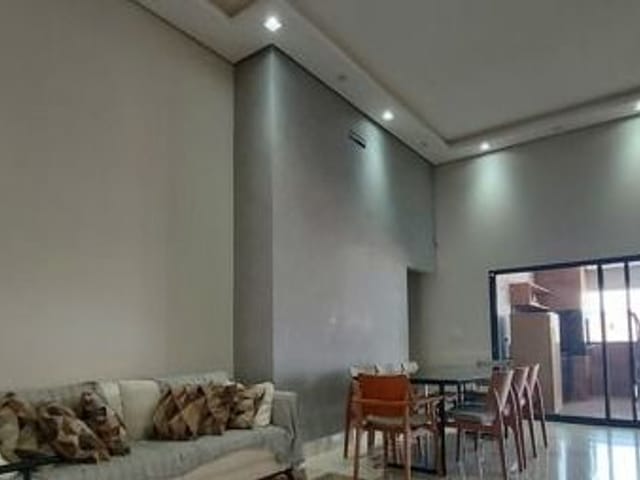 Casa com 300m² 3 quartos e 3 banheiros, à venda, no bairro Centro em Cambé