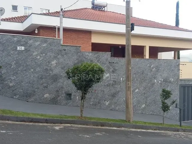 Casa com 276m² 3 quartos e 3 banheiros, à venda, no bairro Jardim Carolina em Poços de Caldas
