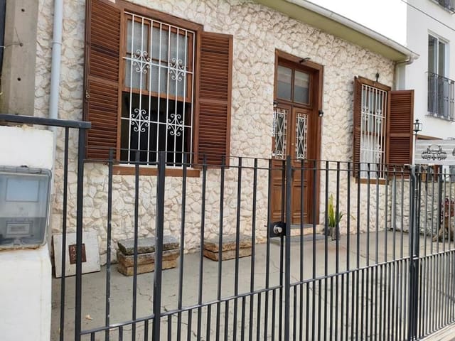 Casa com 280m², à venda, no bairro Centro em Petrópolis