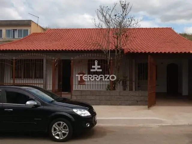 Casa com 250m² 4 quartos e 1 banheiro, à venda, no bairro Jardim Tiradentes em Volta Redonda
