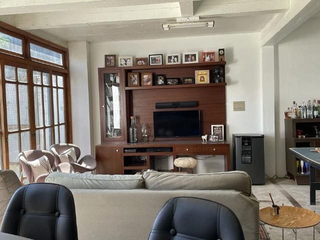 Casa com 250m² 3 quartos e 2 banheiros, à venda, no bairro Laranjal em Pelotas