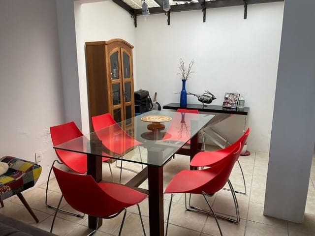 Casa com 250m² 3 quartos e 2 banheiros, à venda, no bairro Laranjal em Pelotas