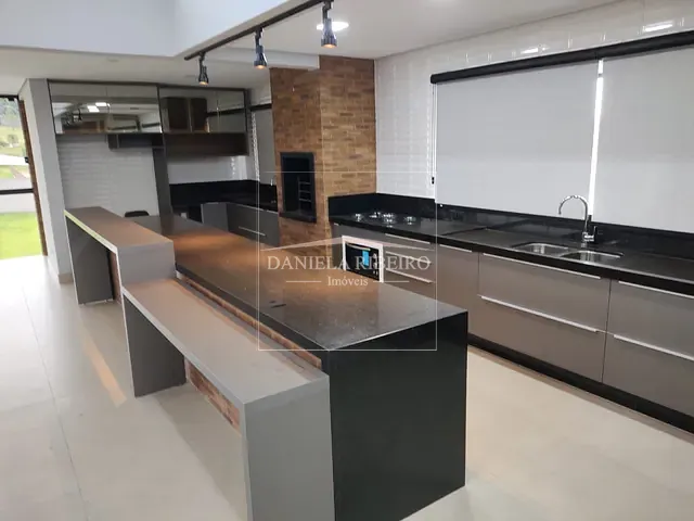 Casa com 1250m² 3 quartos e 4 banheiros, à venda, no bairro Jardim Ana Eliza em Cambé