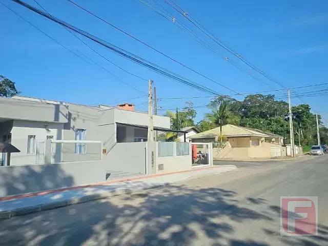 Casa 2 quartos e 2 banheiros, à venda, no bairro Centro em Itapoá