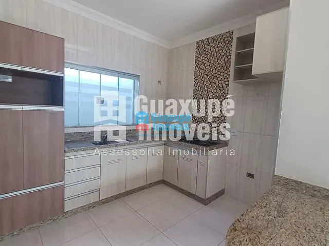 Casa com 227m², à venda, no bairro Agenor de Lima em GUAXUPÉ