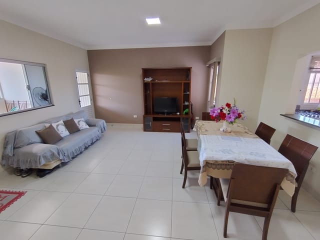 Casa com 280m² 5 quartos e 3 banheiros, à venda, no bairro Parque Residencial Jaguari em Americana