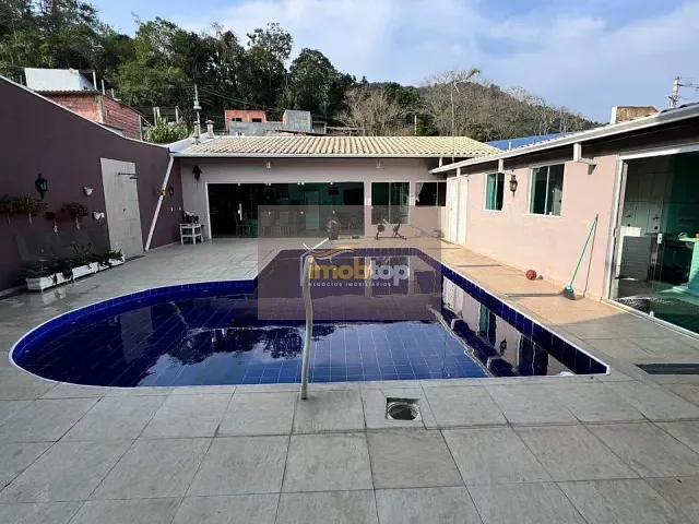 Casa com 360m² 5 quartos e 5 banheiros, à venda, no bairro Jardim Califórnia em Caraguatatuba