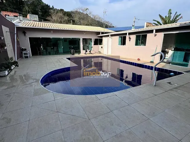 Casa com 360m² 5 quartos e 5 banheiros, à venda, no bairro Jardim Califórnia em Caraguatatuba