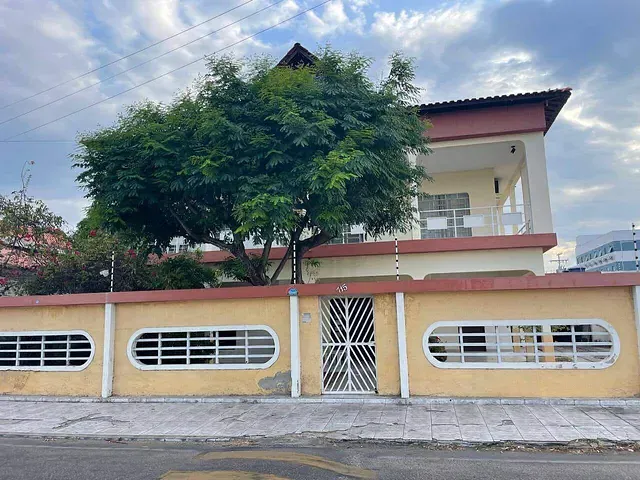 Casa à venda ou para alugar, no bairro Centro em Paulo Afonso