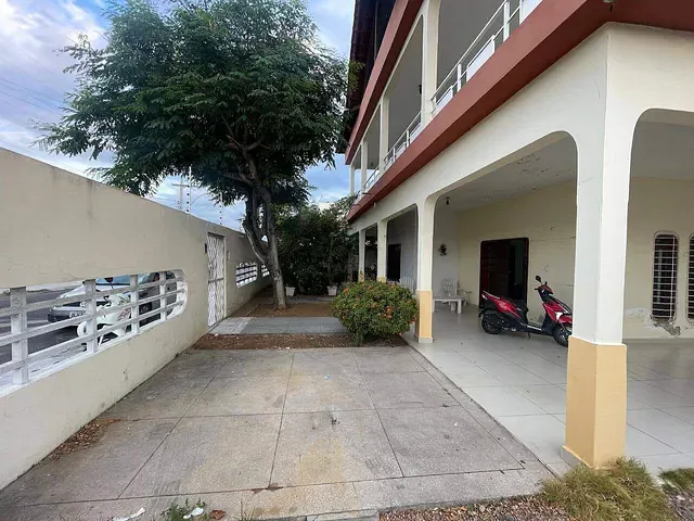 Casa à venda ou para alugar, no bairro Centro em Paulo Afonso