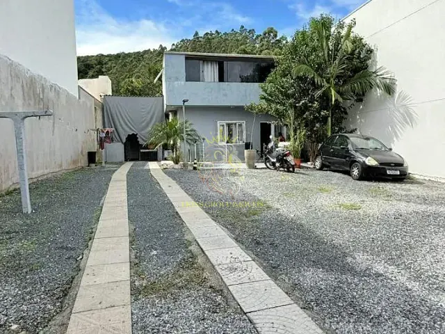 Casa com 300m² 2 quartos e 1 banheiro, à venda, no bairro São Francisco de Assis em Camboriú