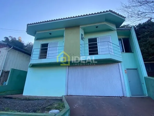 Casa 3 quartos e 2 banheiros, à venda, no bairro Imperial em Concórdia