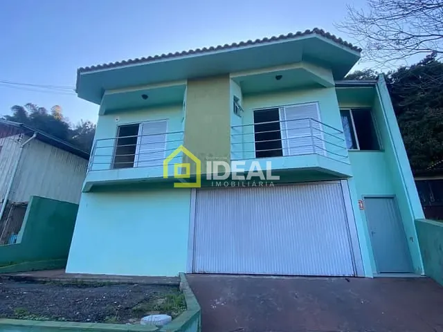 Casa 3 quartos e 2 banheiros, à venda, no bairro Imperial em Concórdia