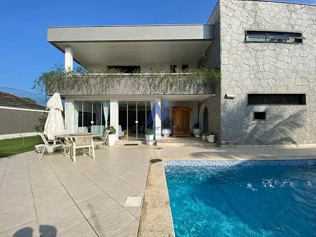 Casa com 1000m² 4 quartos e 8 banheiros, à venda, no bairro Barra da Tijuca em Rio de Janeiro