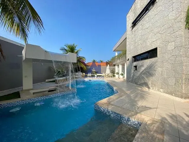 Casa com 1000m² 4 quartos e 8 banheiros, à venda, no bairro Barra da Tijuca em Rio de Janeiro