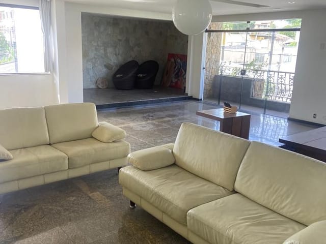 Casa com 300m² 3 quartos e 6 banheiros, à venda, no bairro Vila Valqueire em Rio de Janeiro