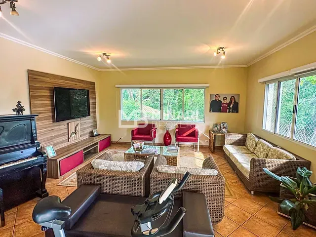 Casa com 3165m² 5 quartos e 7 banheiros, à venda ou para alugar, no bairro Vila Velha em Santana de Parnaíba