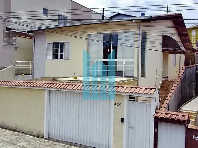 Casa 3 quartos e 2 banheiros, à venda, no bairro Jardim das Hortênsias em Poços de Caldas