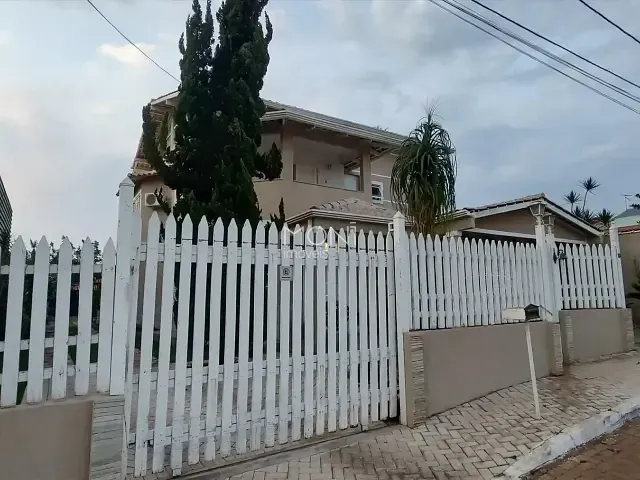 Casa 4 quartos e 4 banheiros, à venda, no bairro Guará I em Brasília