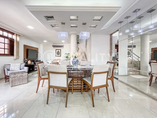 Casa com 321m² 4 quartos e 5 banheiros, à venda, no bairro Parque Manibura em Fortaleza