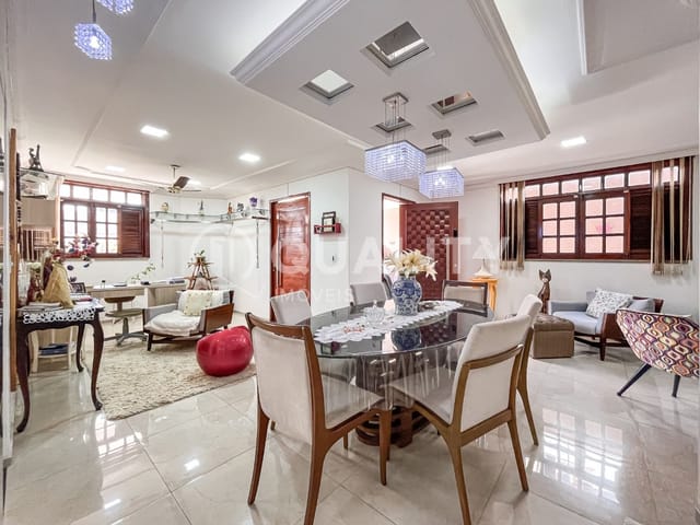 Casa com 321m² 4 quartos e 5 banheiros, à venda, no bairro Parque Manibura em Fortaleza