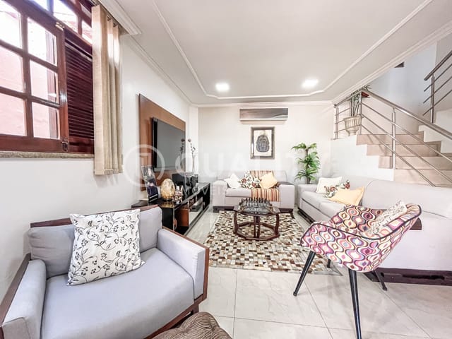 Casa com 321m² 4 quartos e 5 banheiros, à venda, no bairro Parque Manibura em Fortaleza