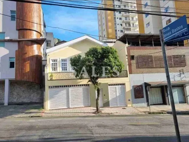Casa com 326m² 4 quartos e 5 banheiros, à venda, no bairro São Mateus em Juiz de Fora