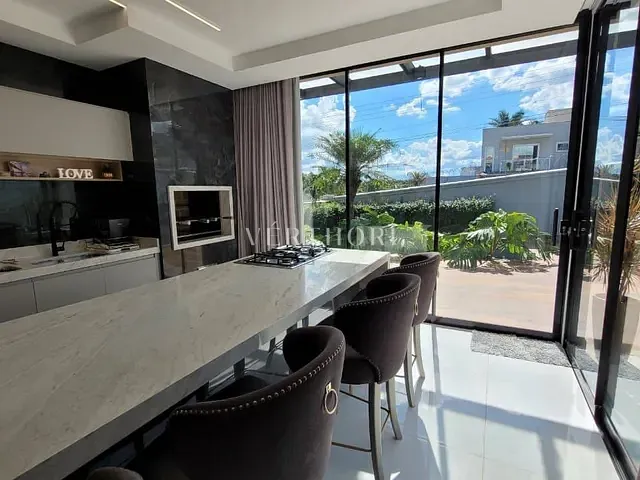 Casa com 420m² 4 quartos e 6 banheiros, à venda, no bairro Terras de Santana II em Londrina