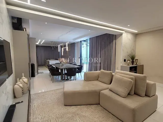 Casa com 420m² 4 quartos e 6 banheiros, à venda, no bairro Terras de Santana II em Londrina