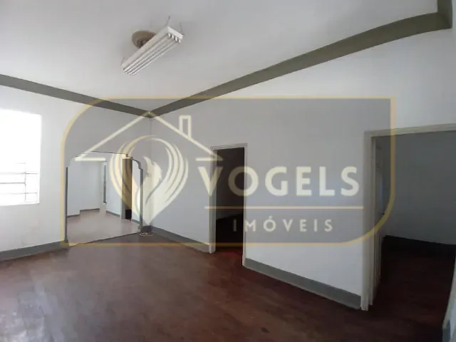 Casa 3 quartos e 2 banheiros, à venda, no bairro Centro em Mogi Mirim