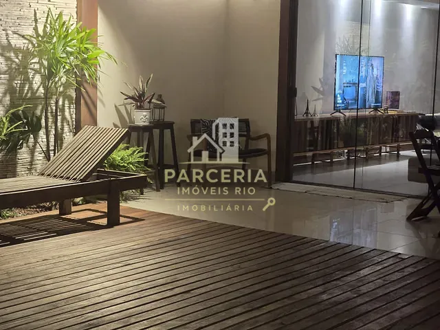 Casa com 310m² 5 quartos e 6 banheiros, à venda ou para alugar, no bairro Recreio dos Bandeirantes em Rio de Janeiro