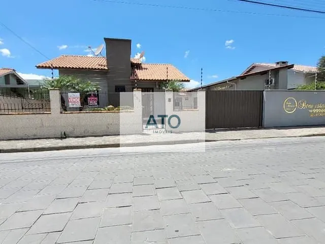 Casa com 367m² 2 quartos e 2 banheiros, à venda, no bairro Centro em Tijucas