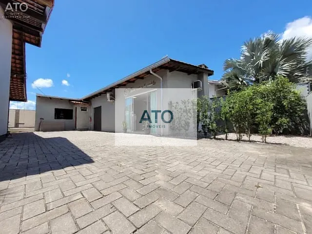 Casa com 367m² 2 quartos e 2 banheiros, à venda, no bairro Centro em Tijucas