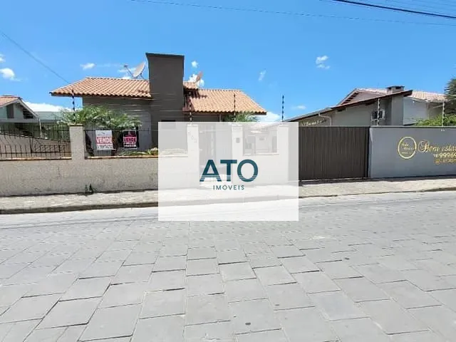 Casa com 367m² 2 quartos e 2 banheiros, à venda, no bairro Centro em Tijucas