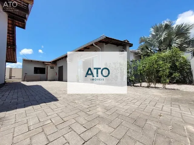 Casa com 367m² 2 quartos e 2 banheiros, à venda, no bairro Centro em Tijucas