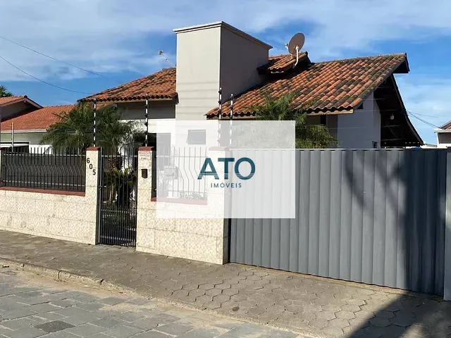 Casa com 367m² 2 quartos e 2 banheiros, à venda, no bairro Centro em Tijucas