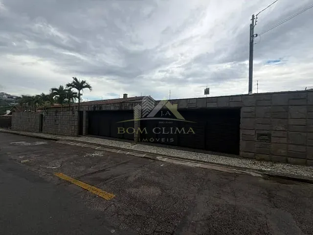 Casa 5 quartos e 6 banheiros, para alugar, no bairro Bom Clima em Juiz de Fora