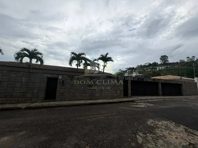 Casa 5 quartos e 6 banheiros, para alugar, no bairro Bom Clima em Juiz de Fora
