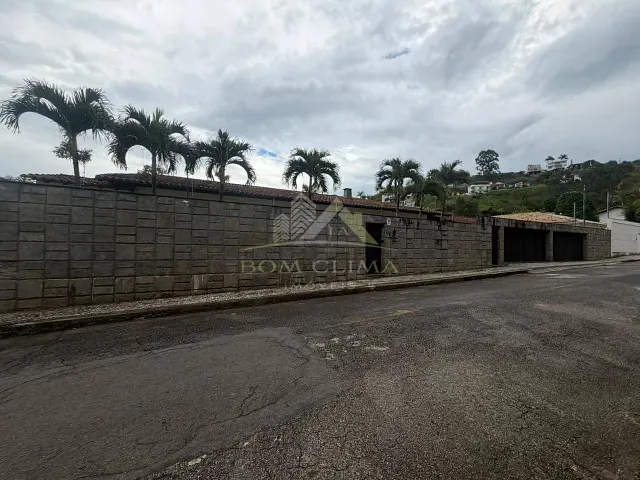 Casa 5 quartos e 6 banheiros, para alugar, no bairro Bom Clima em Juiz de Fora