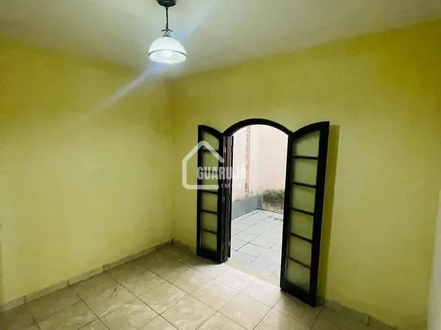 Casa com 70m² 2 quartos e 2 banheiros, para alugar, no bairro Vila Áurea (Vicente de Carvalho) em Guarujá