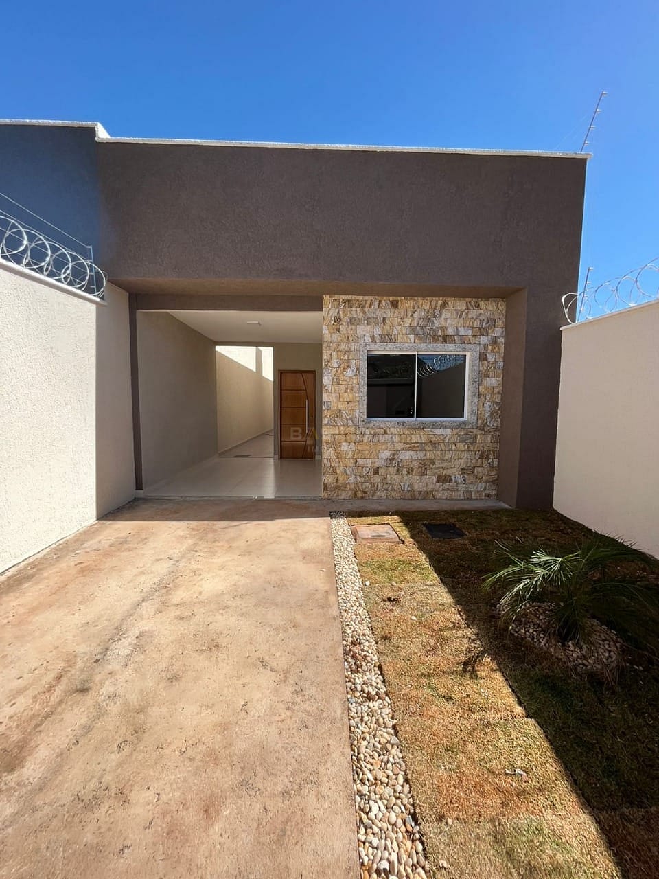 Casa com 3 quartos sendo um do tipo su?te com closet ? venda, s?o 110 m? de ?rea constru?da no Setor Jardim Presidente em Goi?nia
