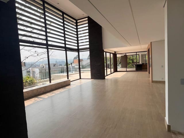 Casa com 1010m² 4 quartos e 7 banheiros, à venda, no bairro Tamboré em Santana de Parnaíba