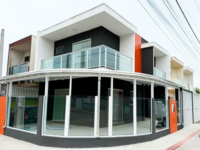 Casa 2 quartos e 2 banheiros, à venda, no bairro Itacolomi em Balneário Piçarras
