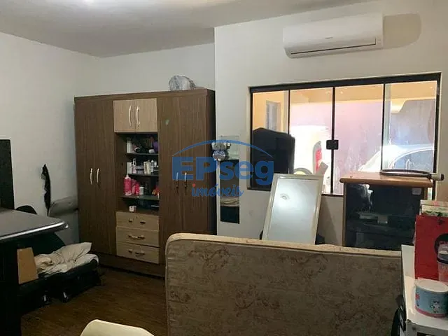 Casa com 250m² 3 quartos e 1 banheiro, à venda, no bairro Marabá em Londrina