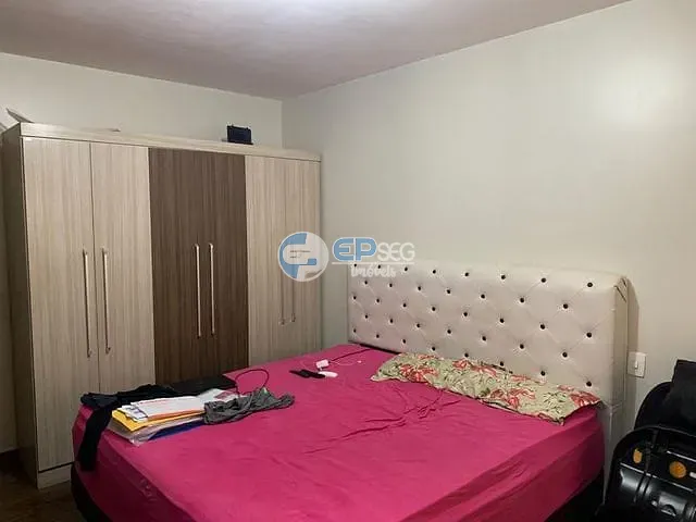 Casa com 250m² 3 quartos e 1 banheiro, à venda, no bairro Marabá em Londrina