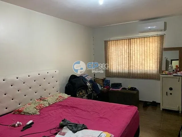 Casa com 250m² 3 quartos e 1 banheiro, à venda, no bairro Marabá em Londrina